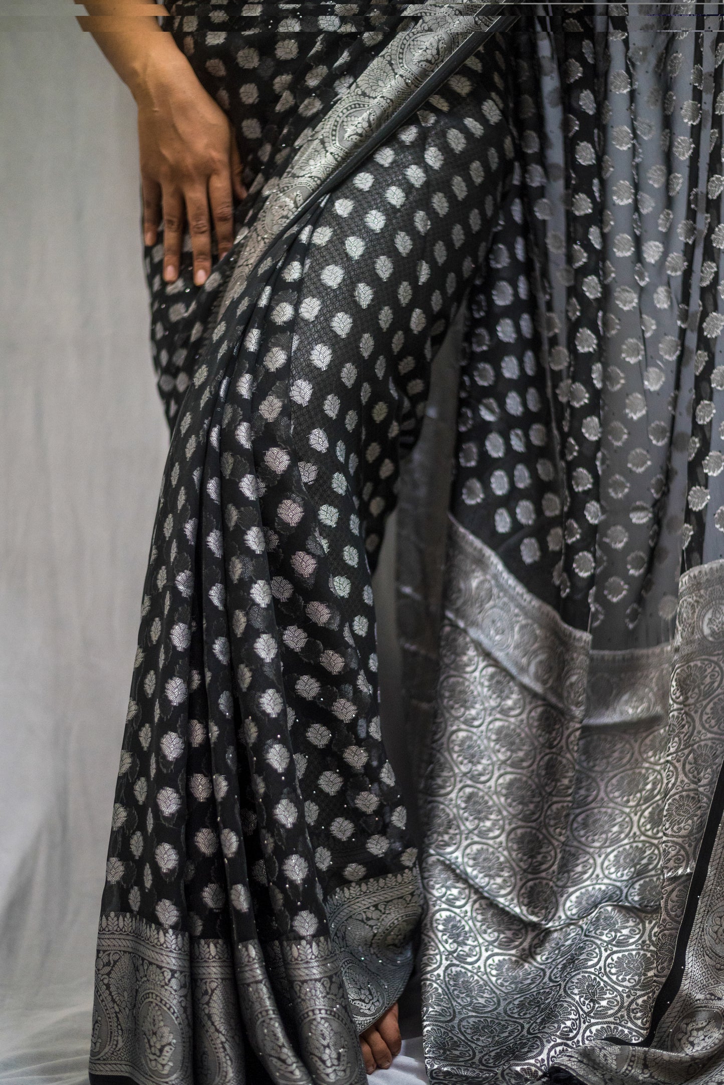 legant Banarasi georgette saree with zari border and motifs